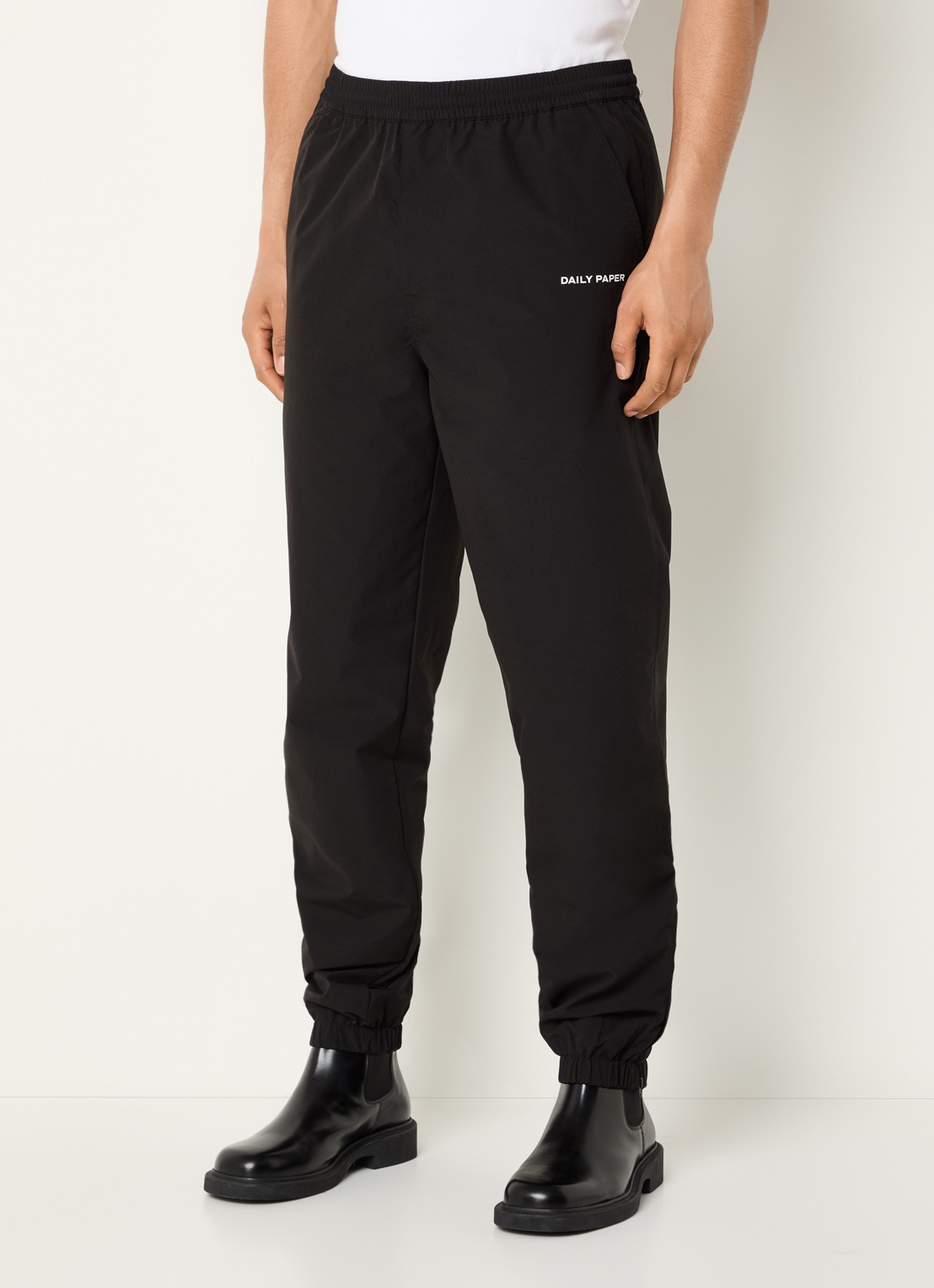 Daily Paper Eward tapered fit trackpants met logo en steekzakken - detail 4 zwart