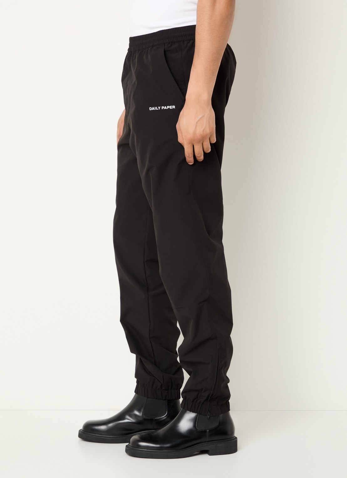 Daily Paper Eward tapered fit trackpants met logo en steekzakken - detail 5 zwart
