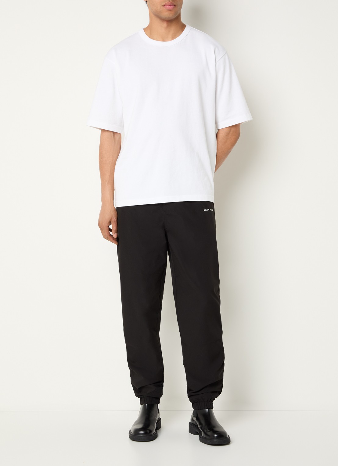 Daily Paper Eward tapered fit trackpants met logo en steekzakken - voorkant 3 zwart