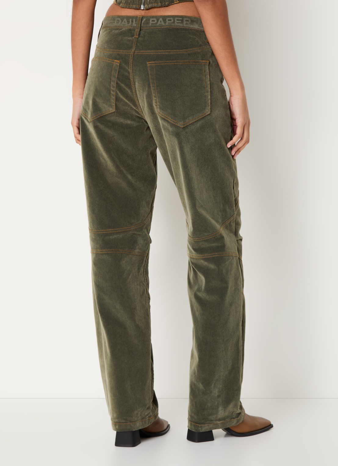 Daily Paper Low waist loose fit jeans van corduroy - achterkant 3 olijfgroen