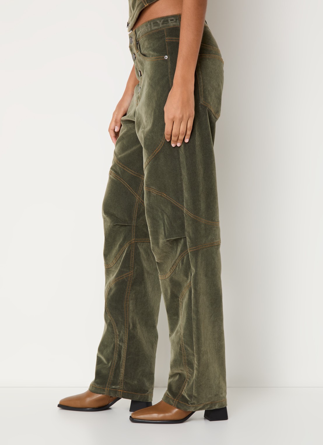 Daily Paper Low waist loose fit jeans van corduroy - detail 5 olijfgroen
