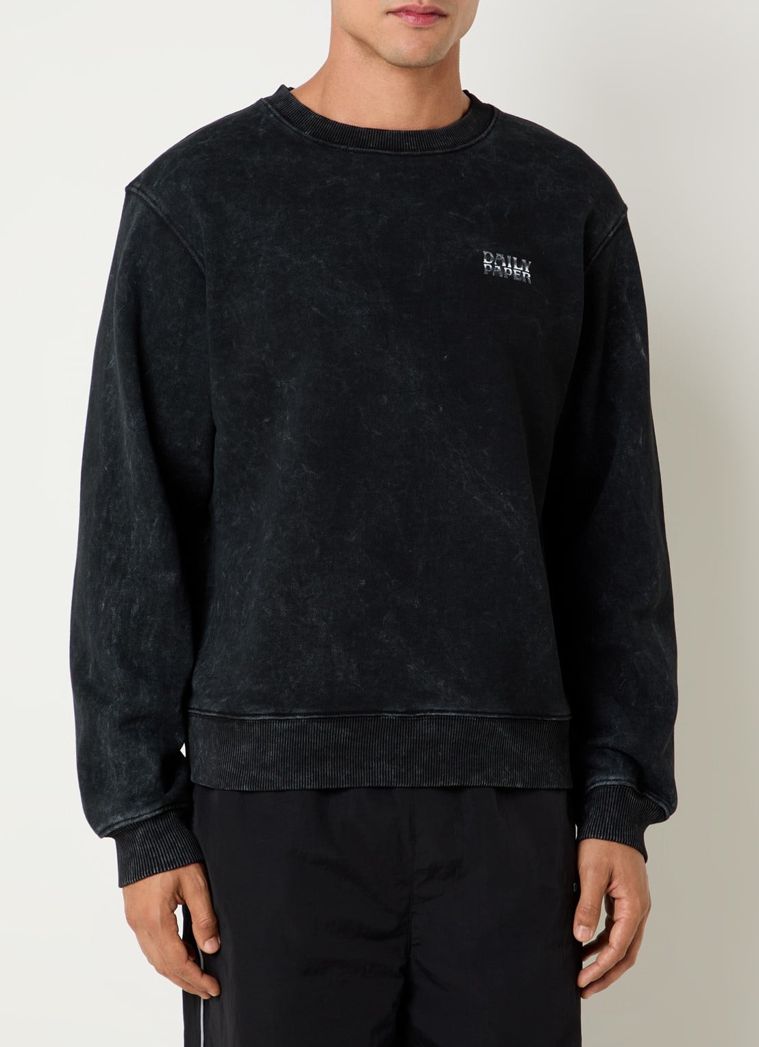 Daily Paper Metallic shield sweater met front- en backprint - achterkant 3 zwart