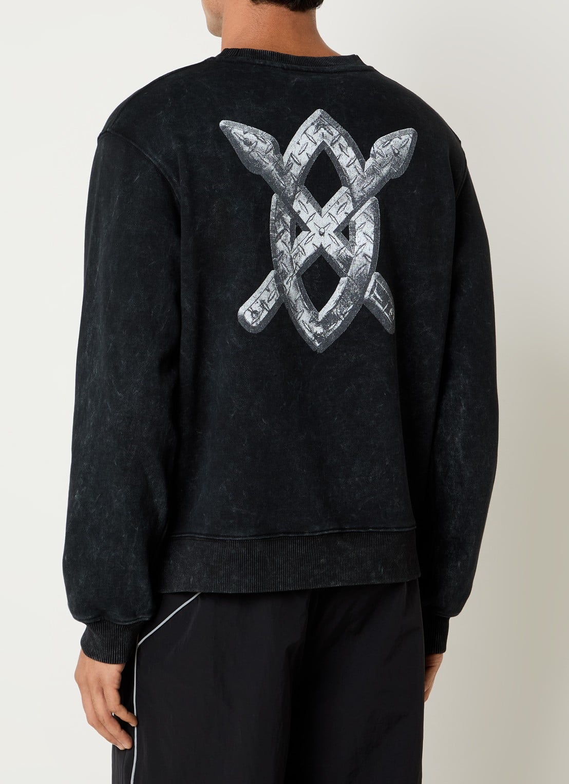 Daily Paper Metallic shield sweater met front- en backprint - detail 4 zwart