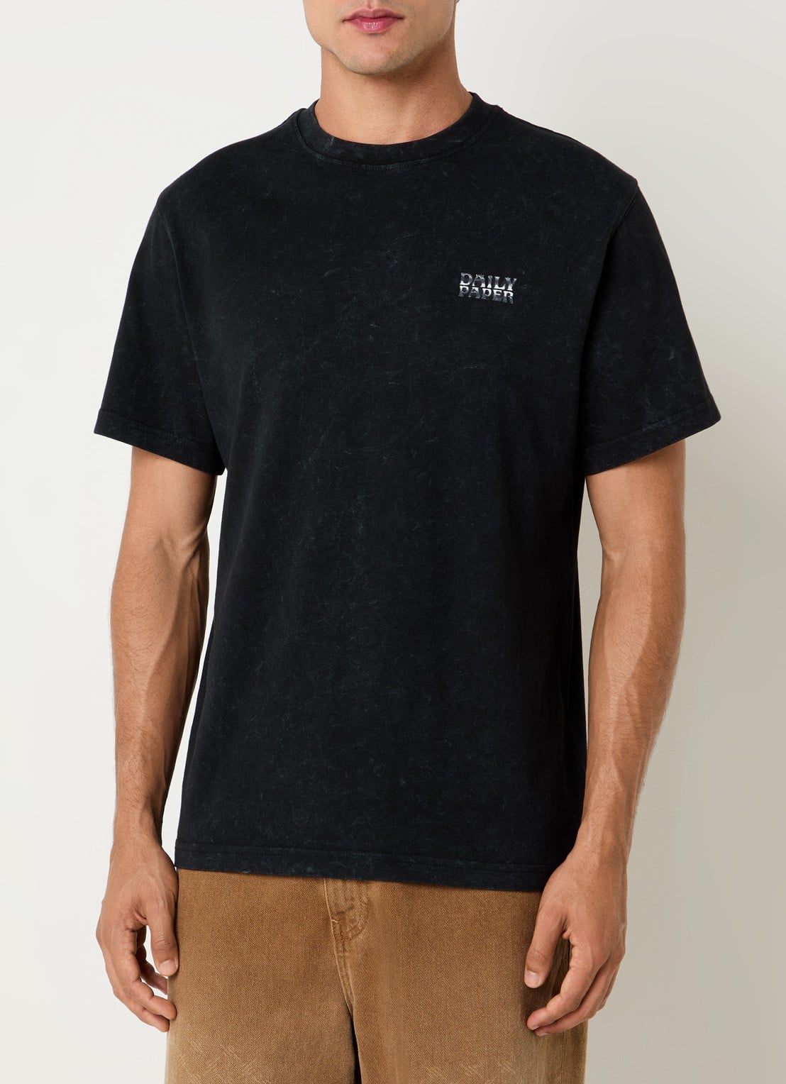 Daily Paper Metallic shield T-shirt met logo - achterkant 3 zwart
