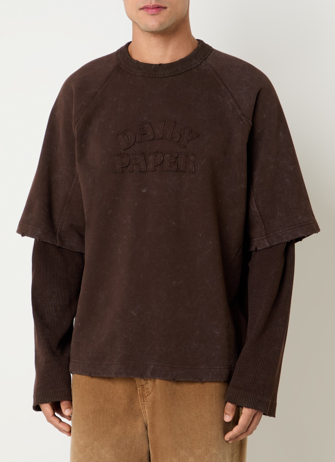 Daily Paper Raglan long sleeve met logo - detail bruin