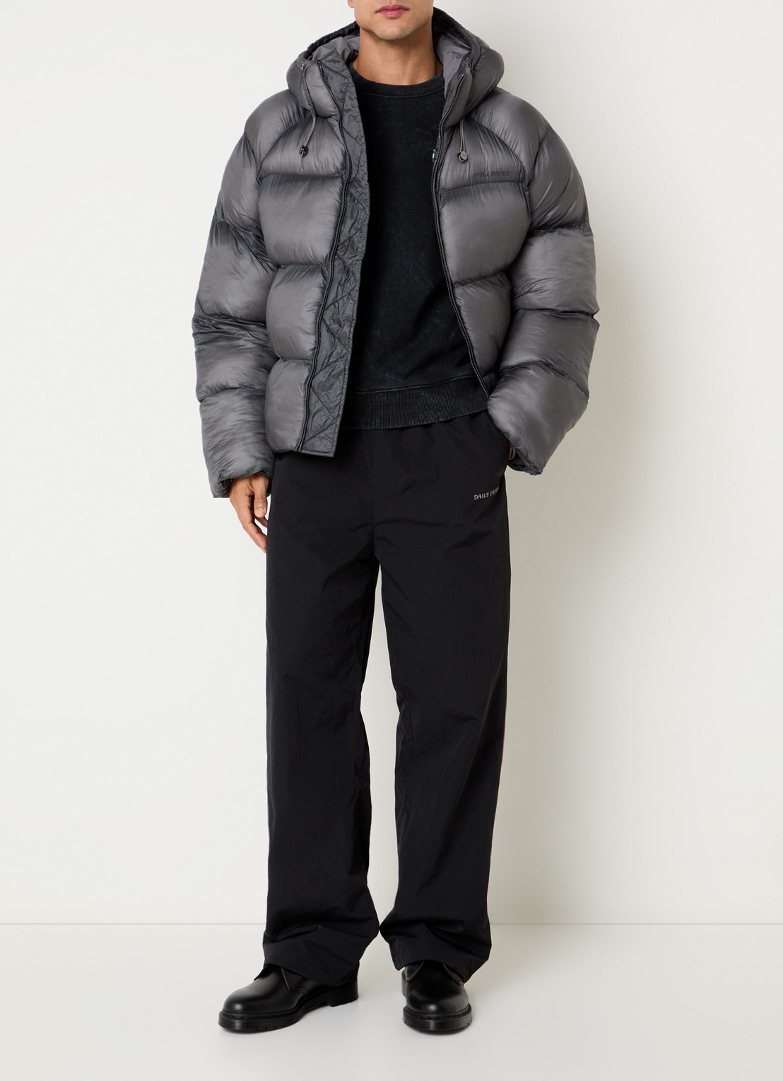Daily Paper Raglan puffer jack met steekzakken - voorkant 3 zwart