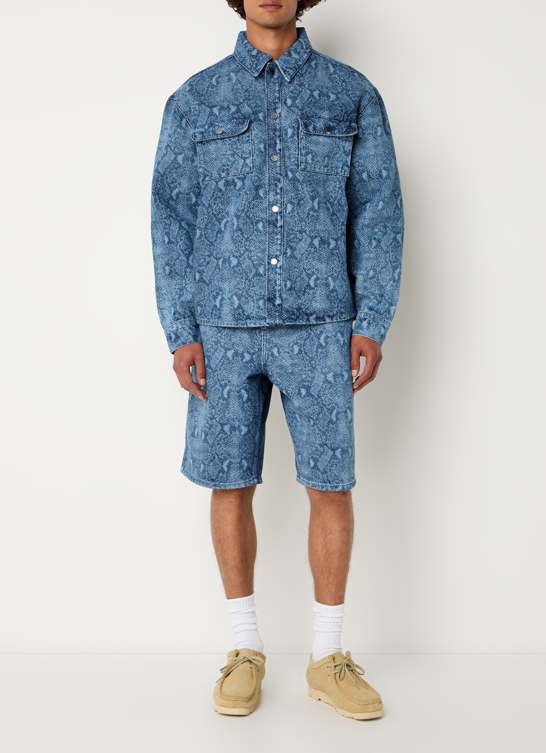 Daily Paper Straight leg korte broek van denim met slangenprint  - voorkant 2 indigo