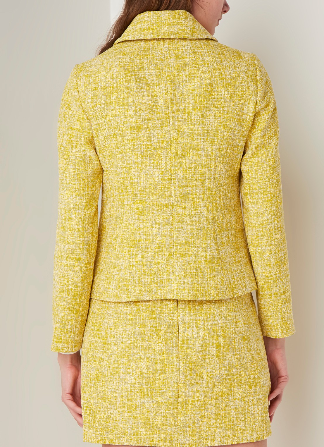 Damsel in a Dress Demelza blazer van tweed met klepzakken - achterkant 4 donkergeel