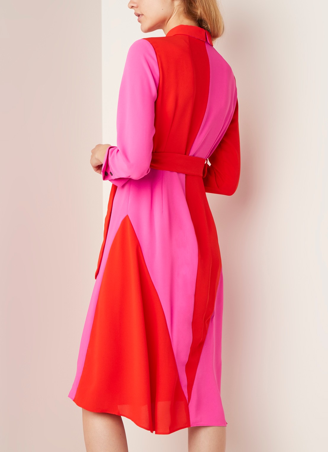 Damsel in a Dress Mila blousejurk met colourblocking en strikceintuur - achterkant donkeroranje
