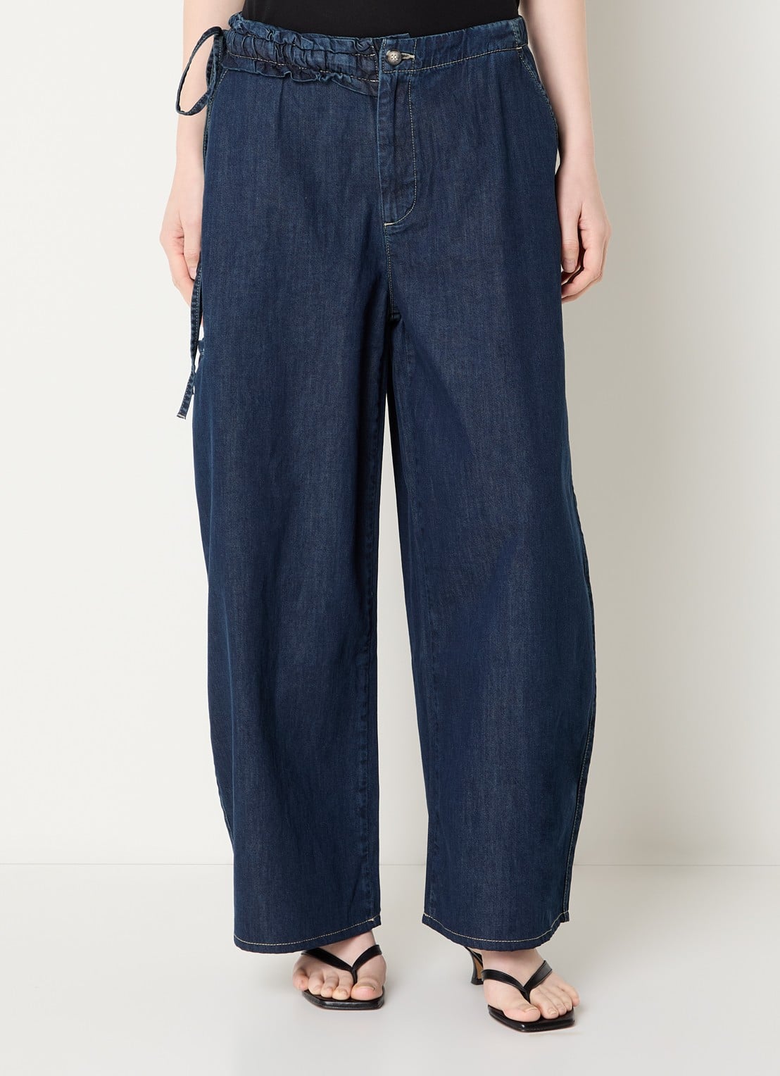 Damson Madder Augusta mid waist straight leg jeans met donkere wassing - detail 4 indigo