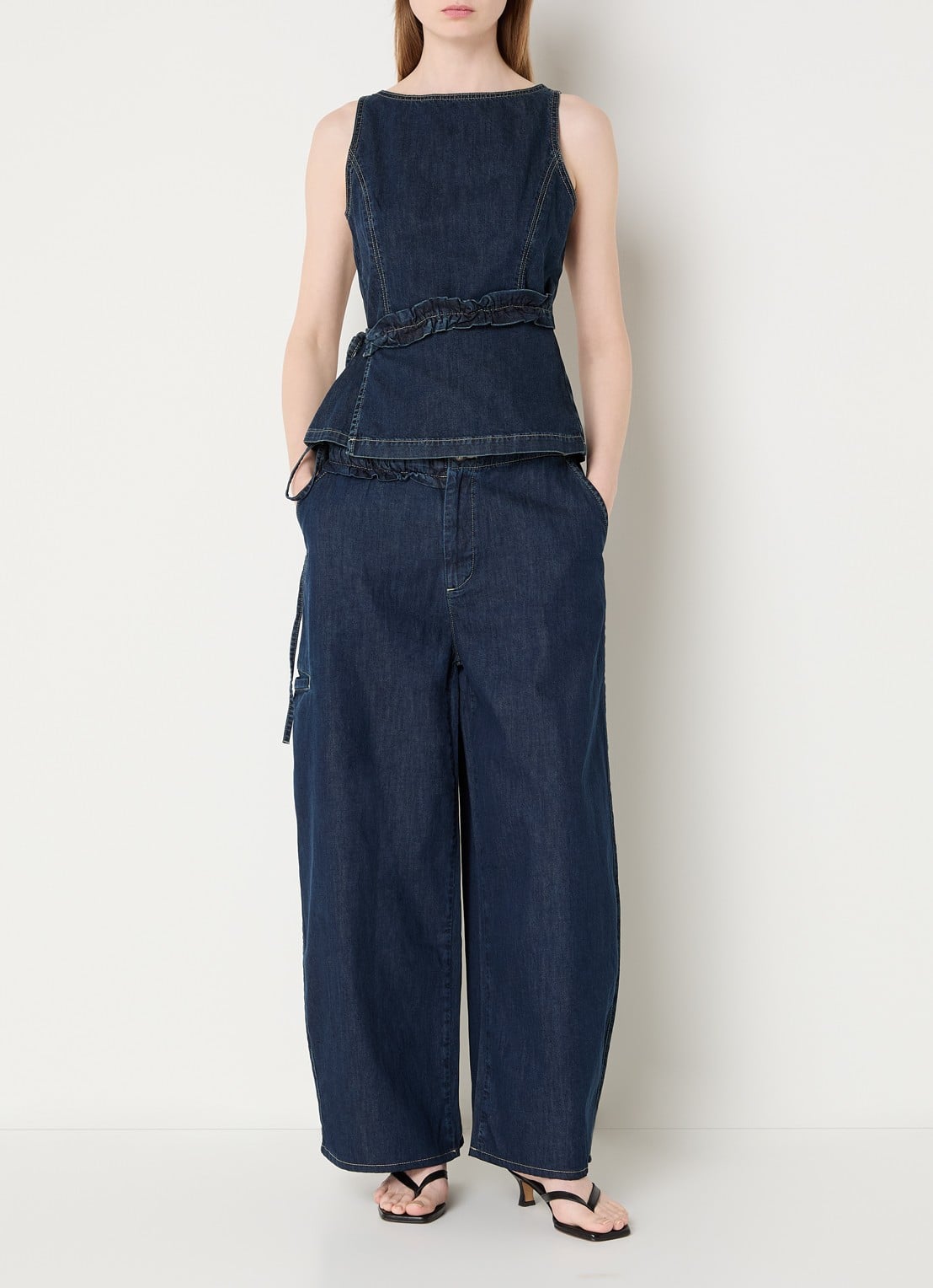 Damson Madder Augusta mid waist straight leg jeans met donkere wassing - voorkant 3 indigo