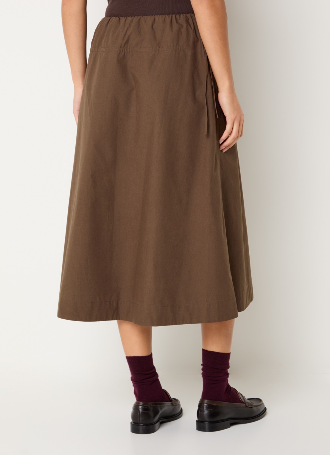 Damson Madder Caspia midi rok met steekzakken - achterkant chocoladebruin