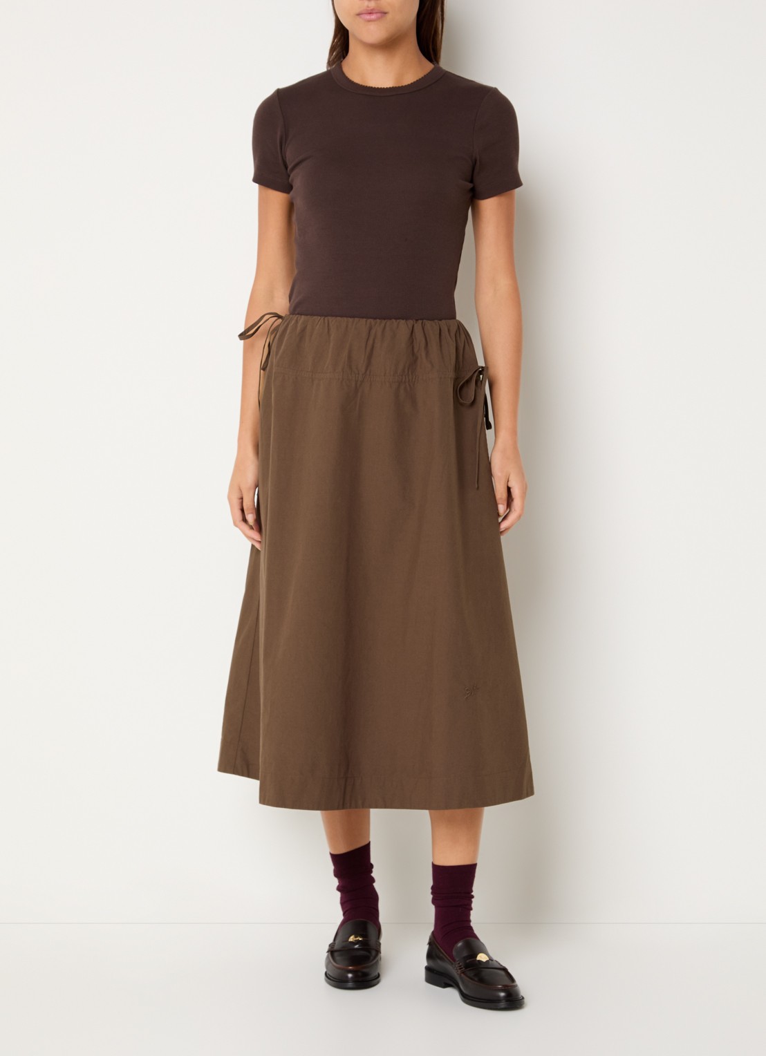 Damson Madder Caspia midi rok met steekzakken - voorkant 3 chocoladebruin