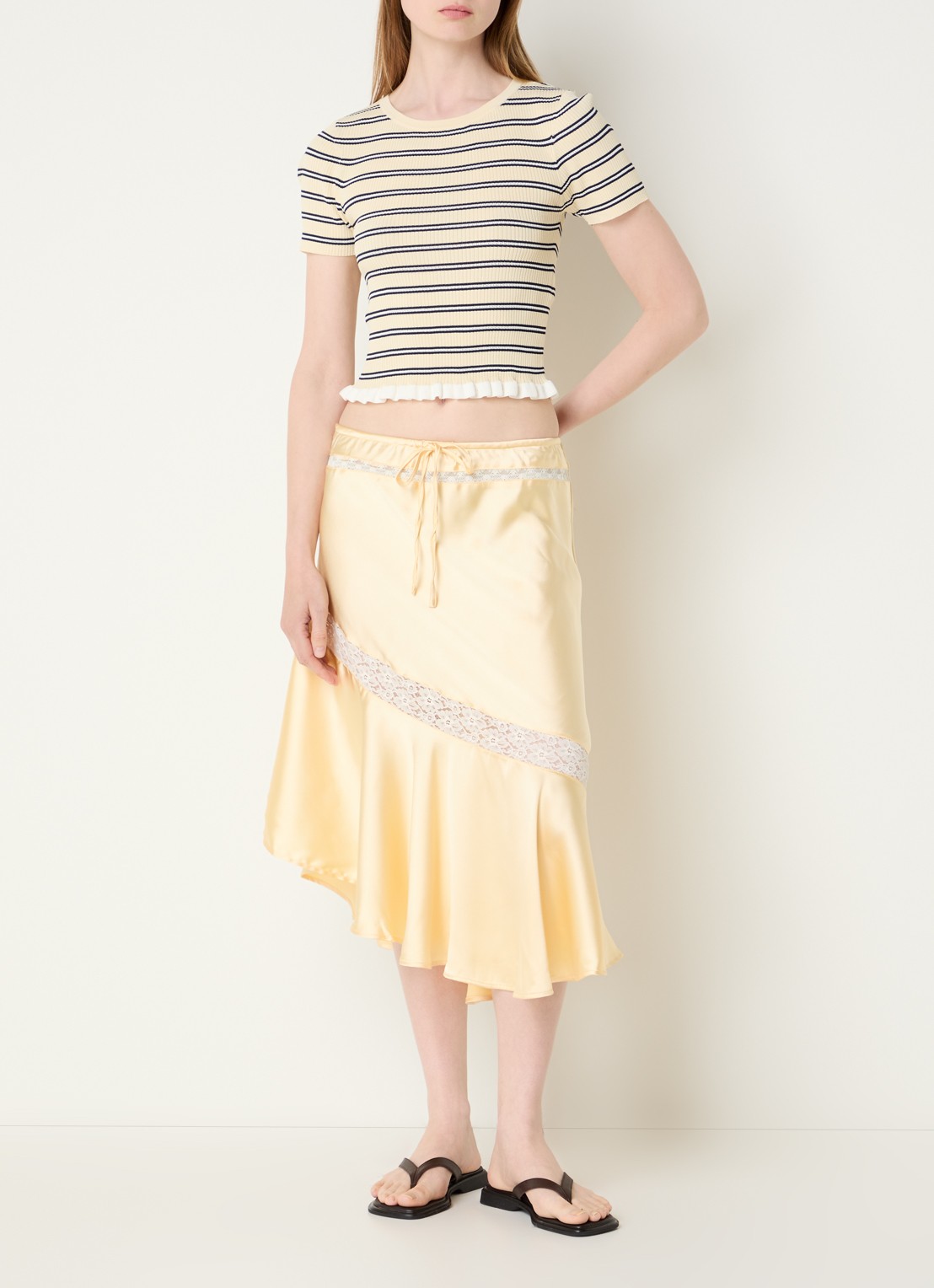 Damson Madder Delphia midi rok van satijn met broderie - voorkant 2 geel