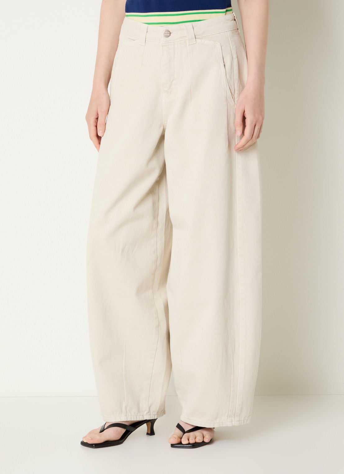 Damson Madder Erika high waist balloon fit jeans met logo en steekzakken  - detail 4 beige