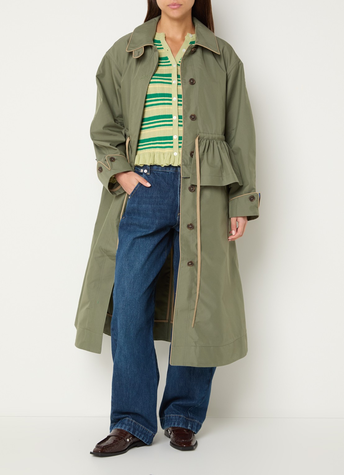 Damson Madder Myrtle trenchcoat met strikceintuur - voorkant 3 groen