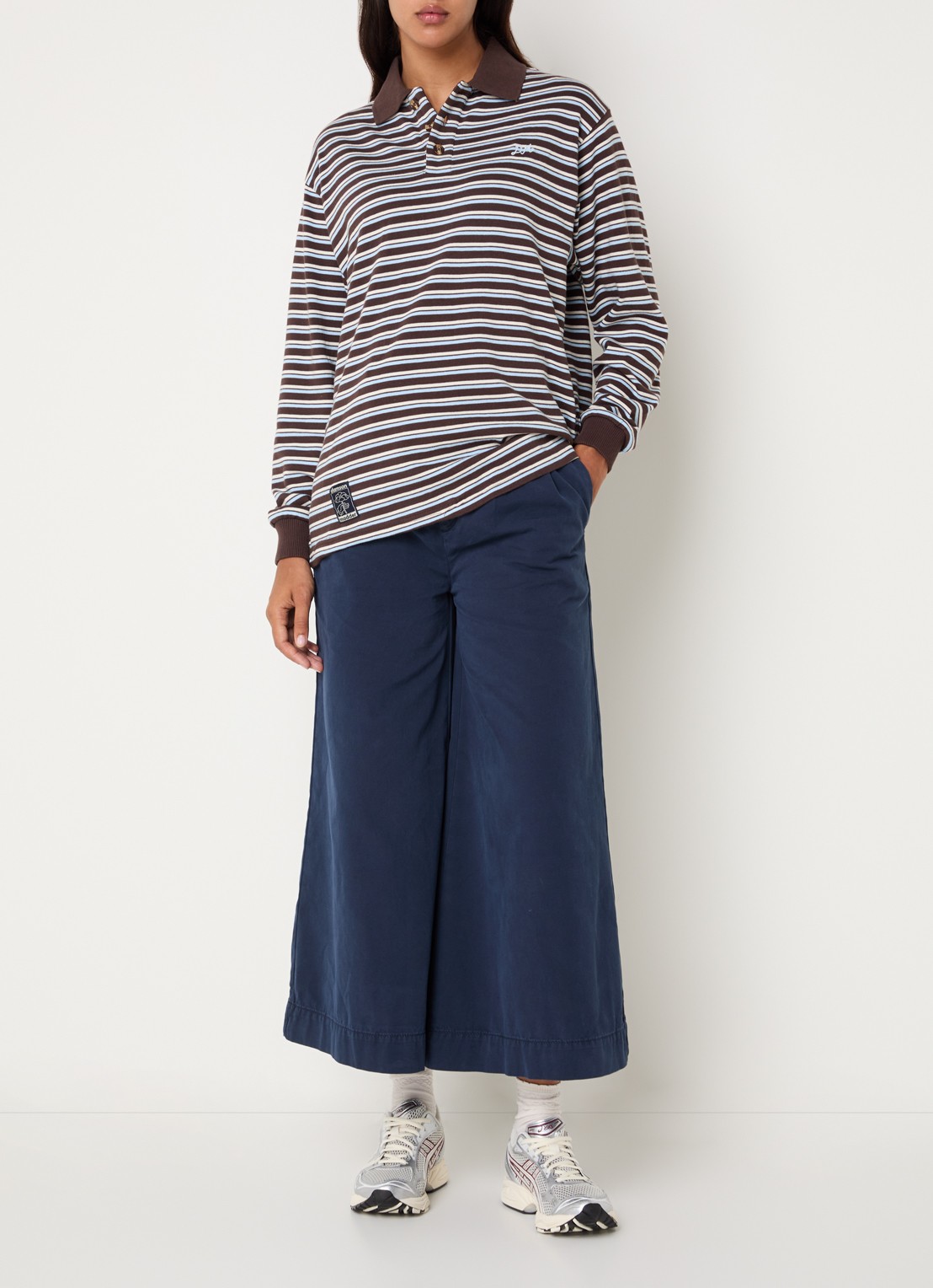 Damson Madder Remie regular fit polo met streepprint - voorkant 3 chocoladebruin