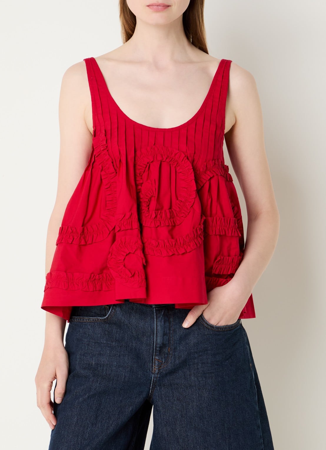Damson Madder Stella mouwloze top met ruches - detail 4 kersenrood