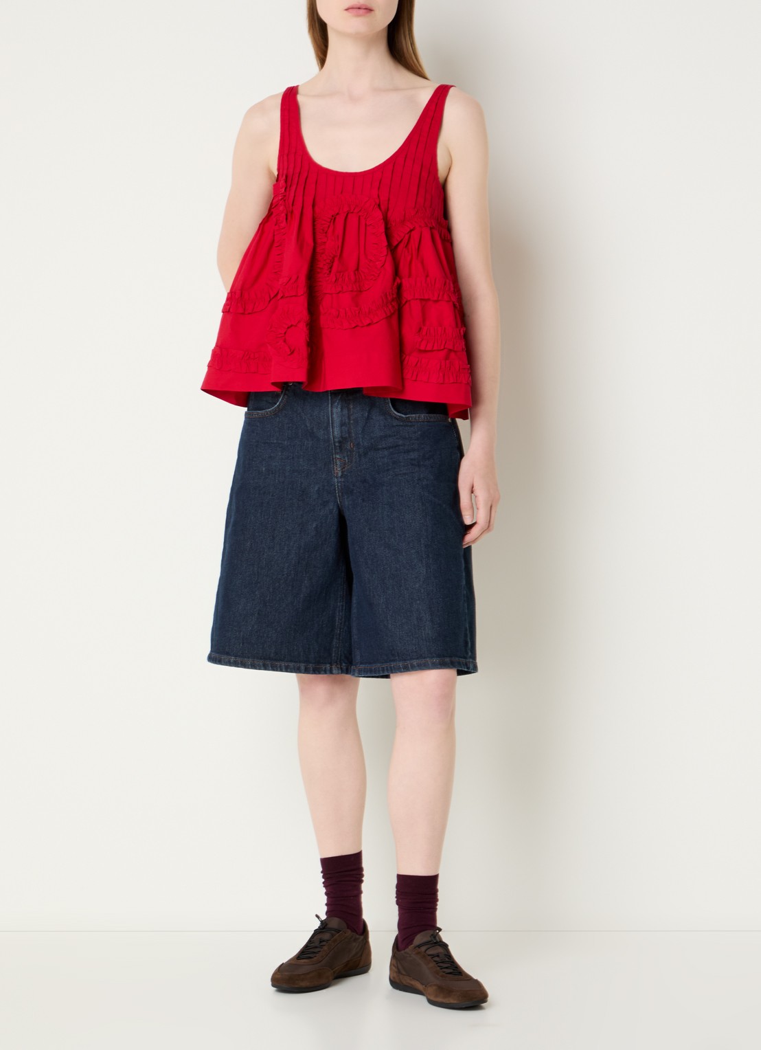 Damson Madder Stella mouwloze top met ruches - voorkant 2 kersenrood
