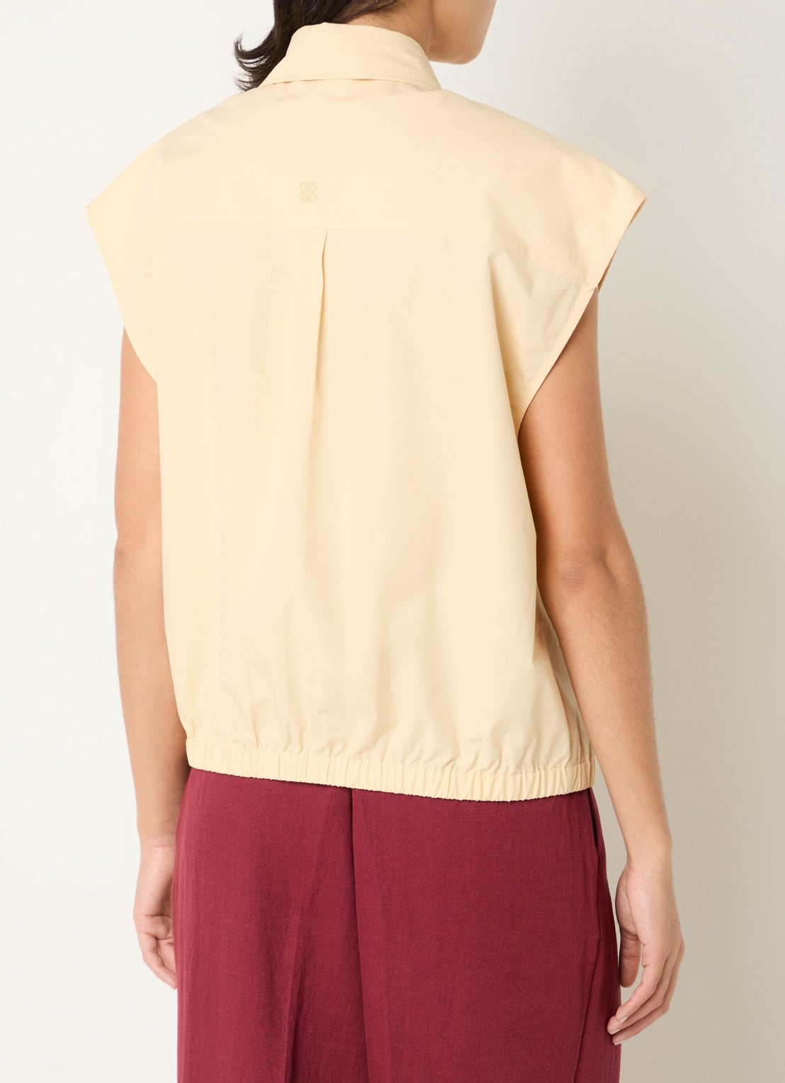 Dante 6 Alcon mouwloze blouse met sjaalkraag - achterkant 3 lichtgeel
