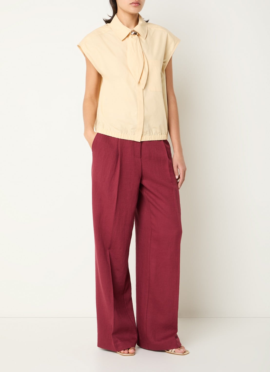 Dante 6 Alcon mouwloze blouse met sjaalkraag - voorkant 2 lichtgeel