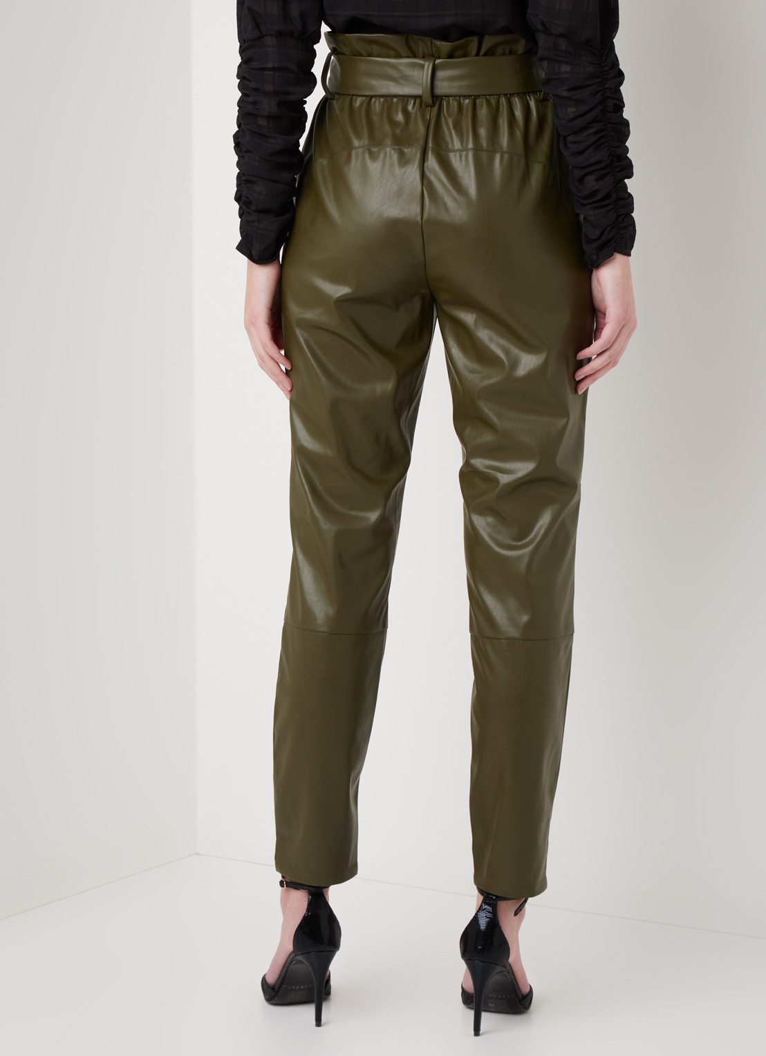 Dante 6 Duncan high waist tapered fit broek van imitatieleer - achterkant 4 donkergroen