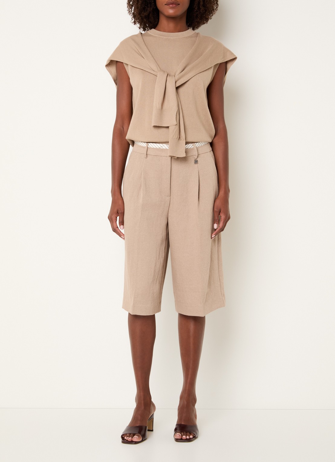 Dante 6 Emra mid waist straight fit jorts met steekzakken - voorkant 2 zand