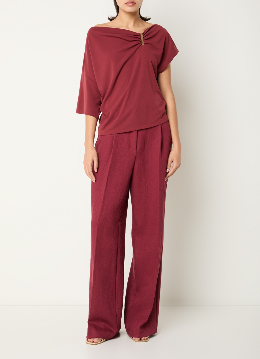 Dante 6 Gou top met asymmetrische mouw - voorkant 2 bordeauxrood
