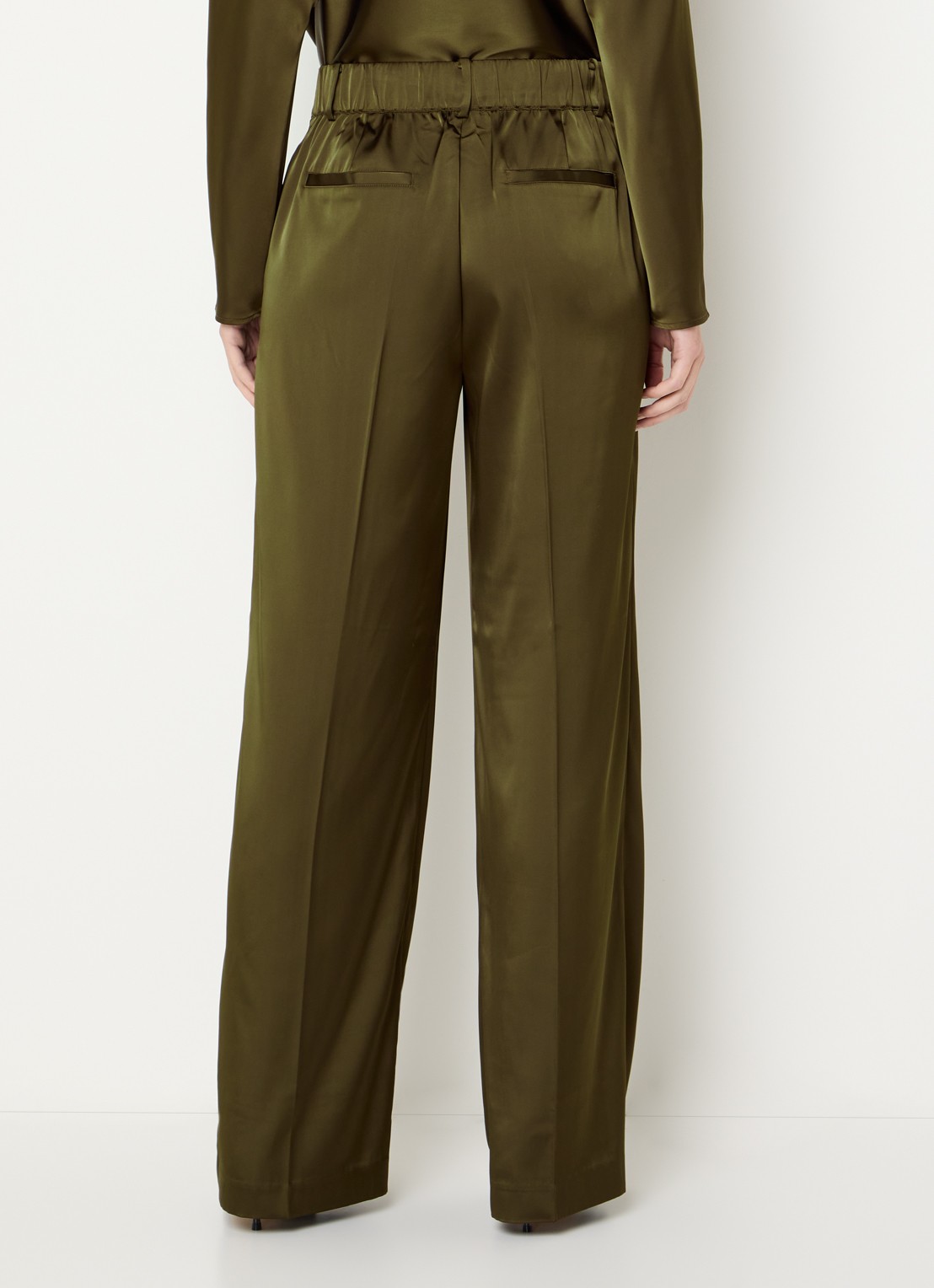 Dante 6 Jules high waist loose fit pantalon van satijn - achterkant 2 donkergroen