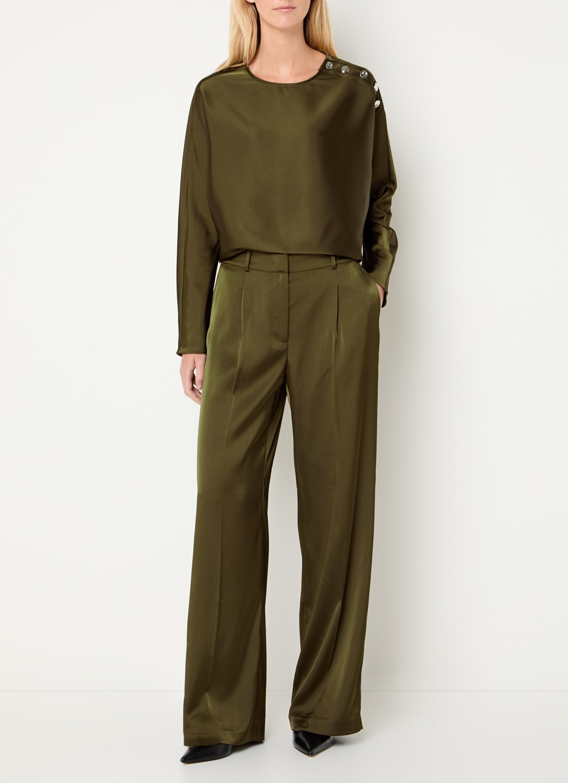 Dante 6 Jules high waist loose fit pantalon van satijn - voorkant 4 donkergroen