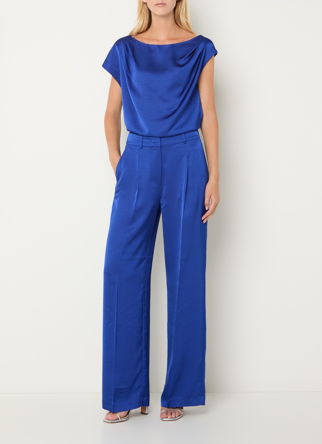 Dante 6 Jules high waist straight fit pantalon van satijn - voorkant 4 kobaltblauw