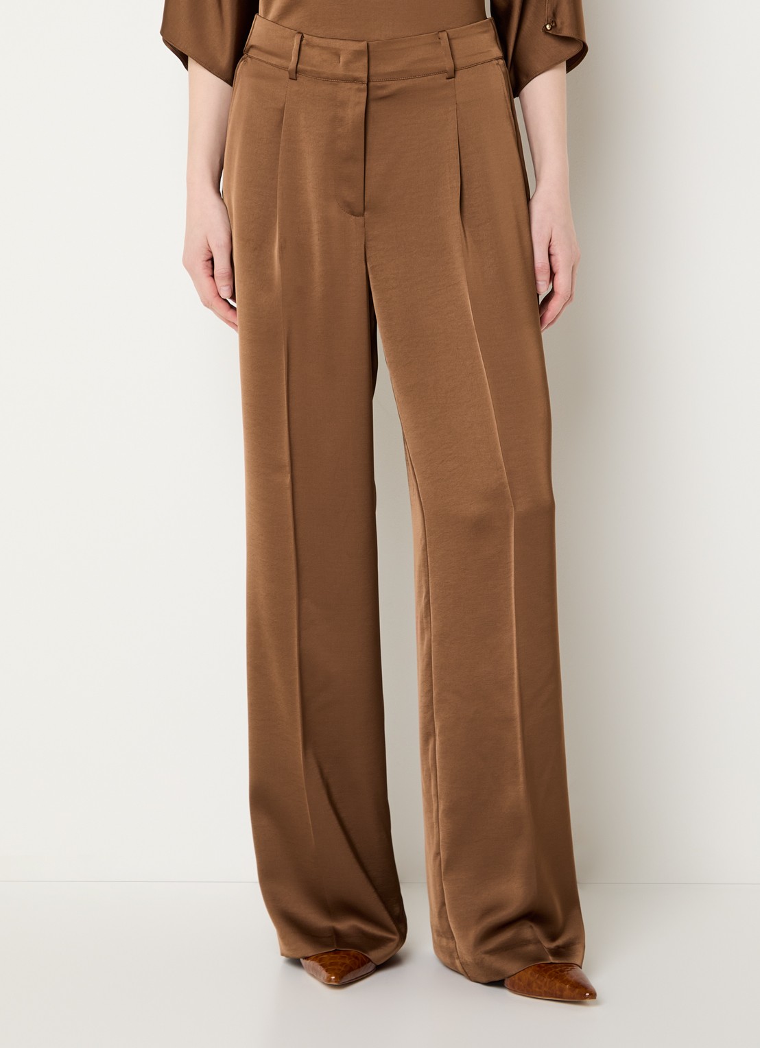 Dante 6 Jules high waist wide fit pantalon van satijn - detail 2 cognac