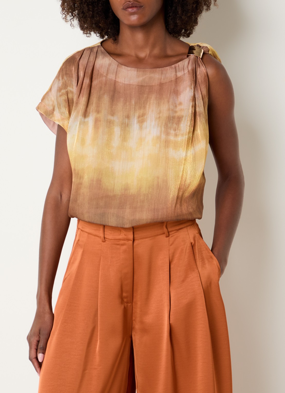 Dante 6 Kaira top met boothals - detail 4 donkeroranje