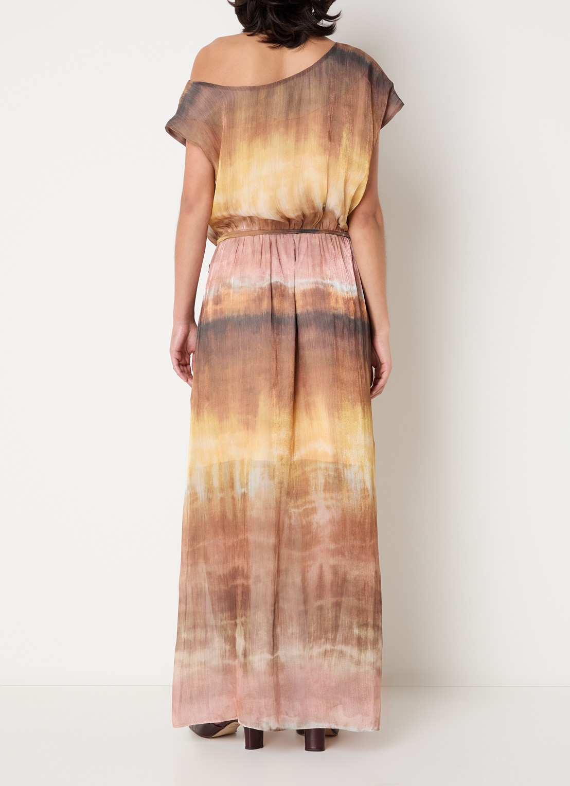 Dante 6 Kylan one shoulder maxi jurk met lurex en print - achterkant 4 lichtbruin