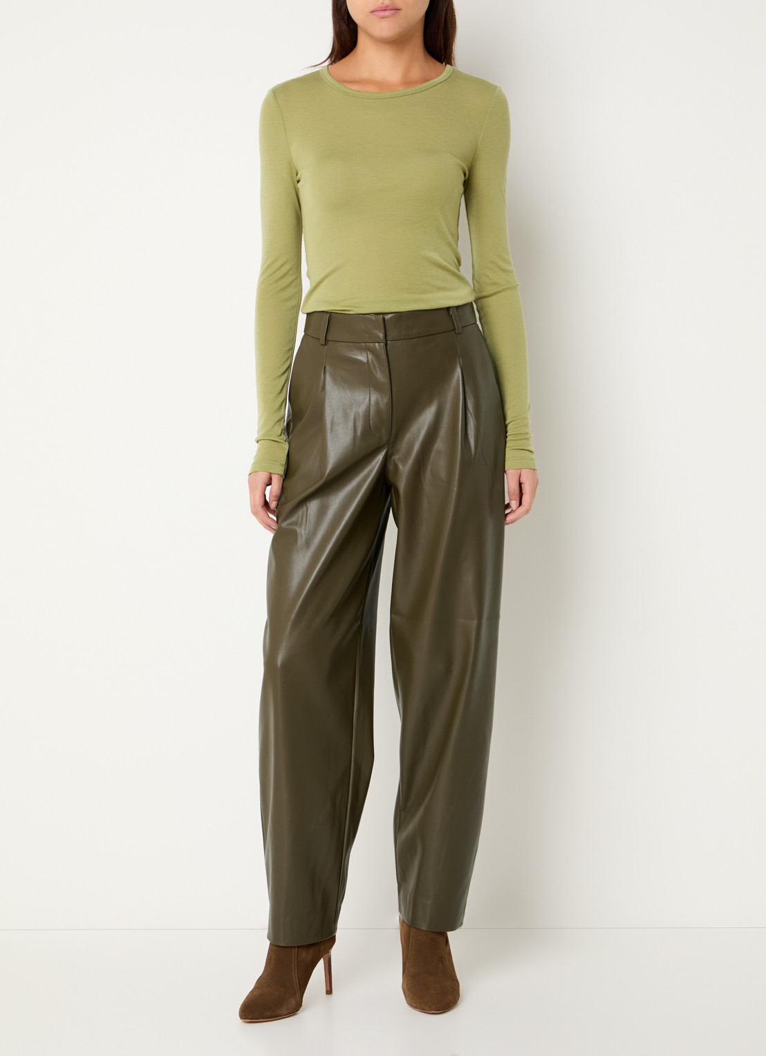 Dante 6 Mid waist balloon fit broek van imitatieleer  - voorkant 3 groen