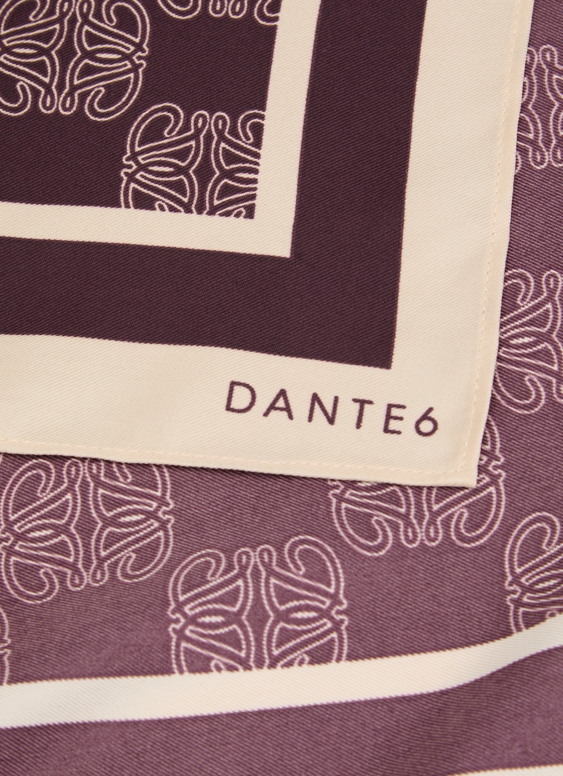Dante 6 Sjaal van satijn met logoprint 70 x 70 cm - detail 2 aubergine