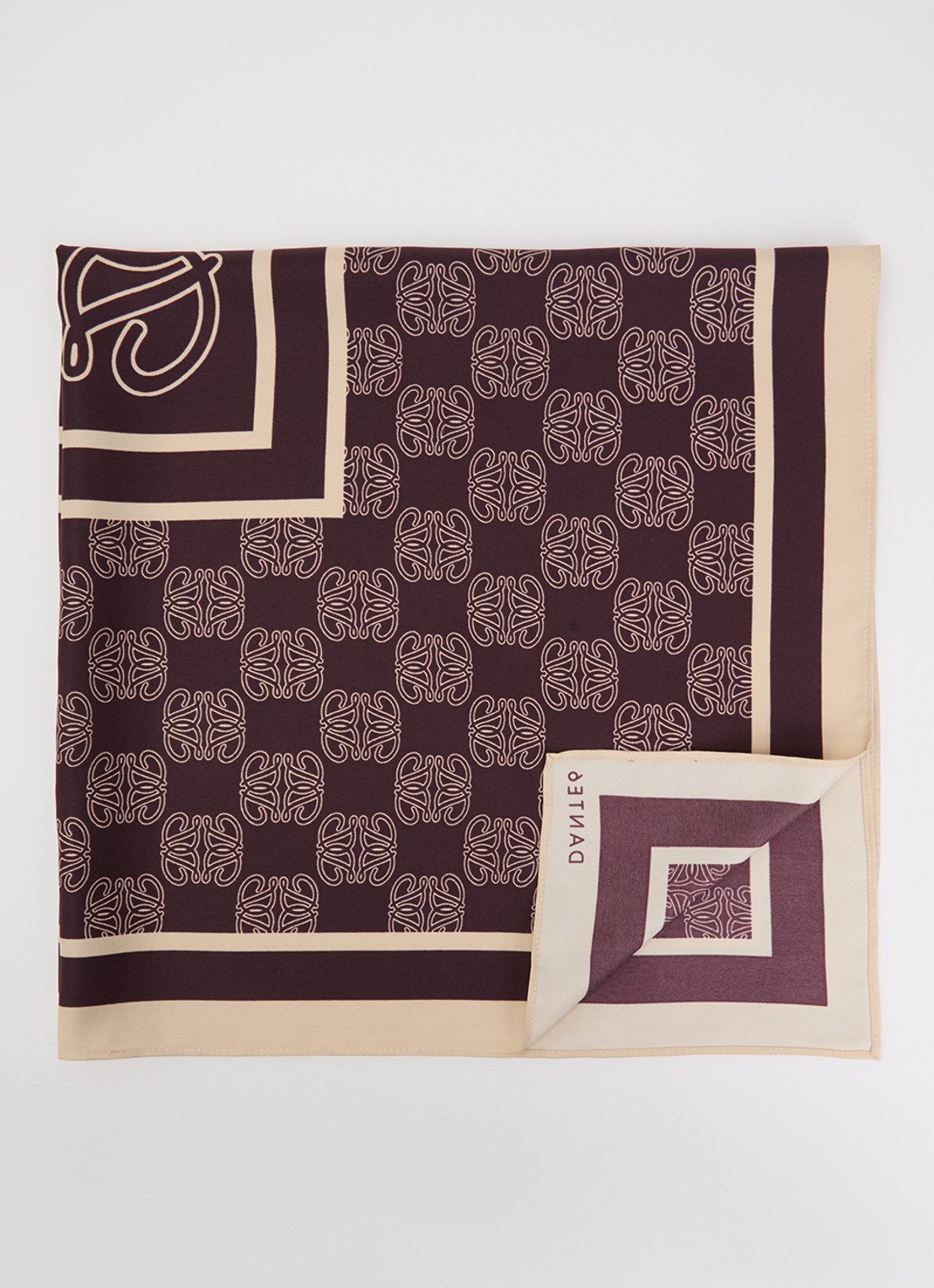 Dante 6 Sjaal van satijn met logoprint 70 x 70 cm - voorkant 3 aubergine