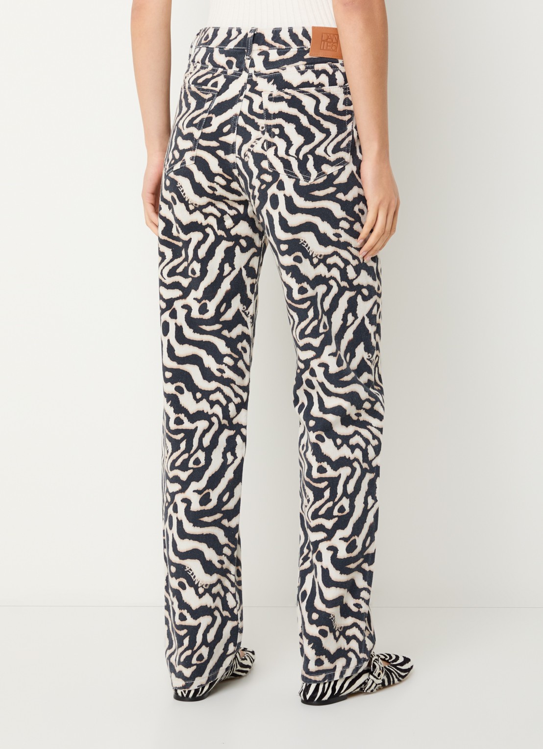 Dante 6 Spotted high waist loose fit jeans met zebraprint - achterkant zwart