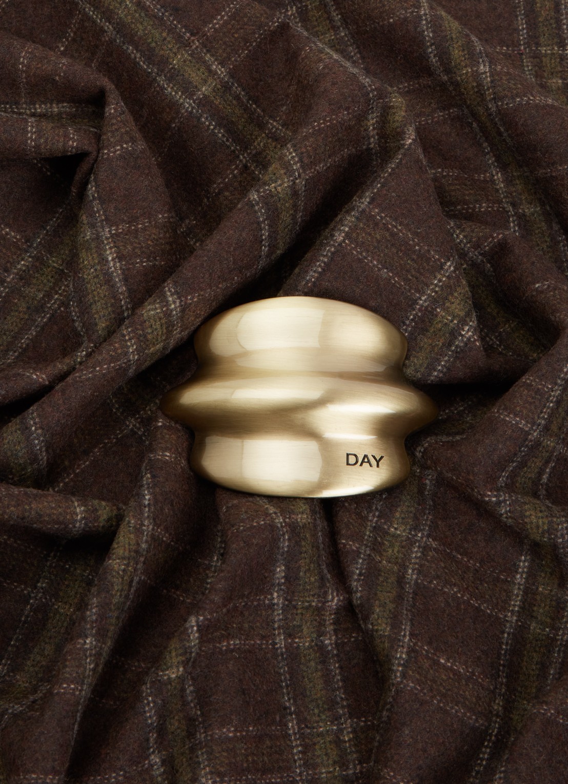 Day Birger et Mikkelsen Dayzia sjaal in wolblend met broche - detail 2 bruin