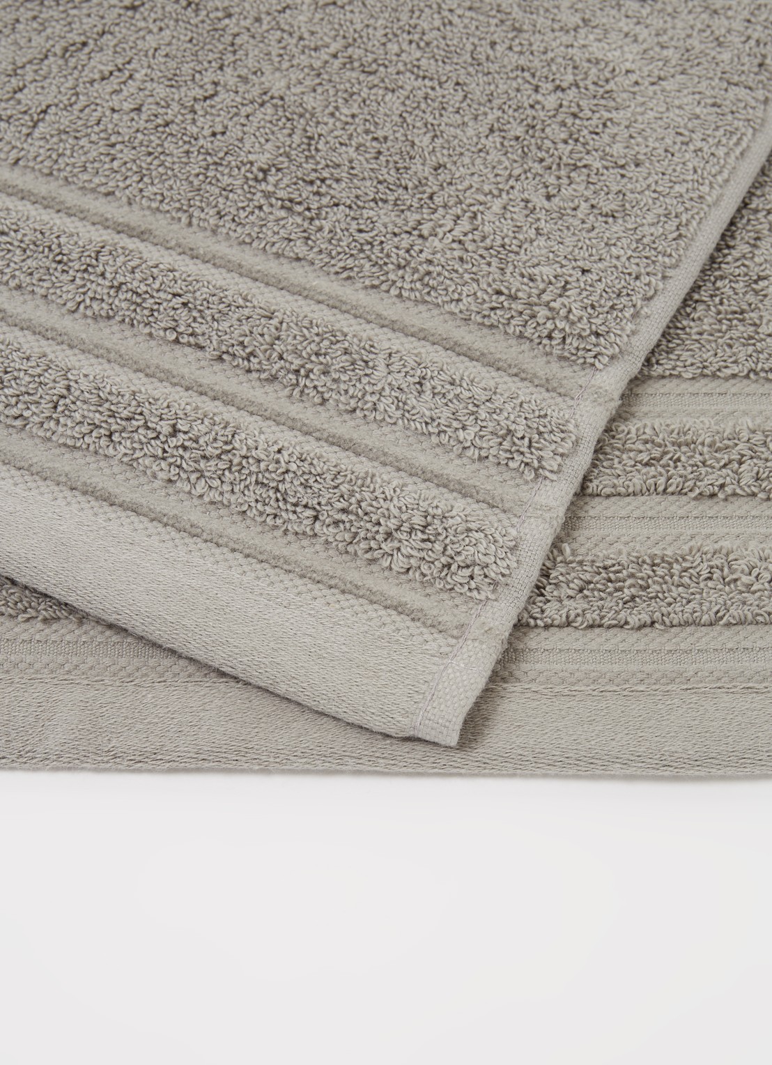 de Bijenkorf Home Evolution badhanddoek - 580 gr/m2 - 60 x 110 cm - detail lichtgroen