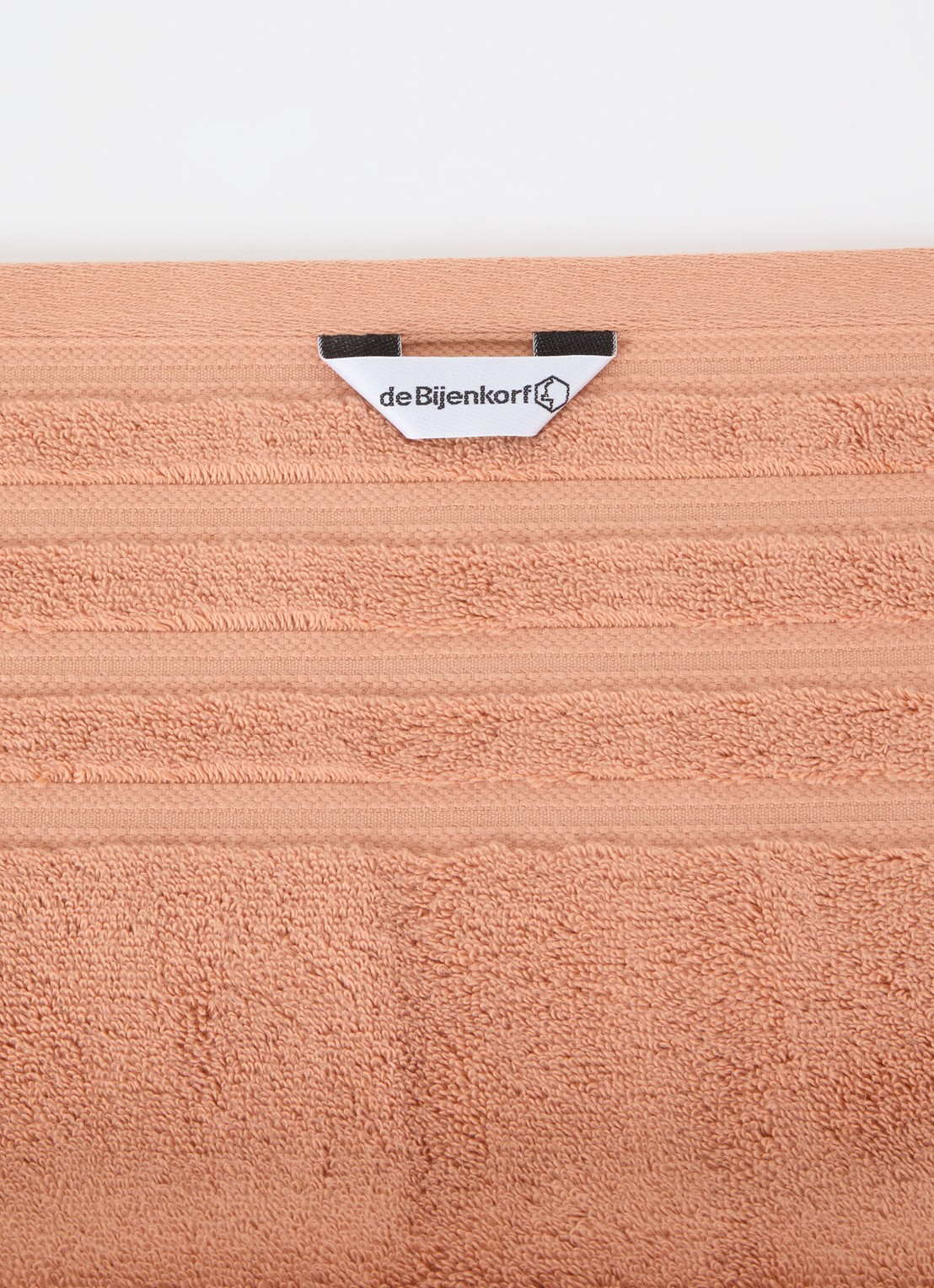 de Bijenkorf Home Evolution badlaken - 580 gr/m2 - 100 x 150 cm - detail oranjebruin