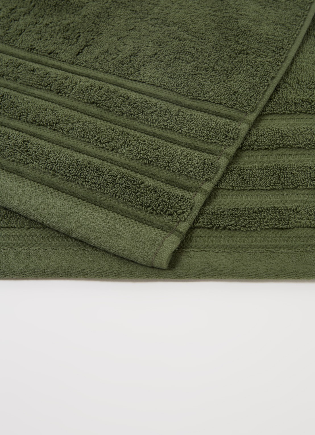 de Bijenkorf Home Evolution badlaken - 580 gr/m2 - 70 x 140 cm - detail 2 donkergroen