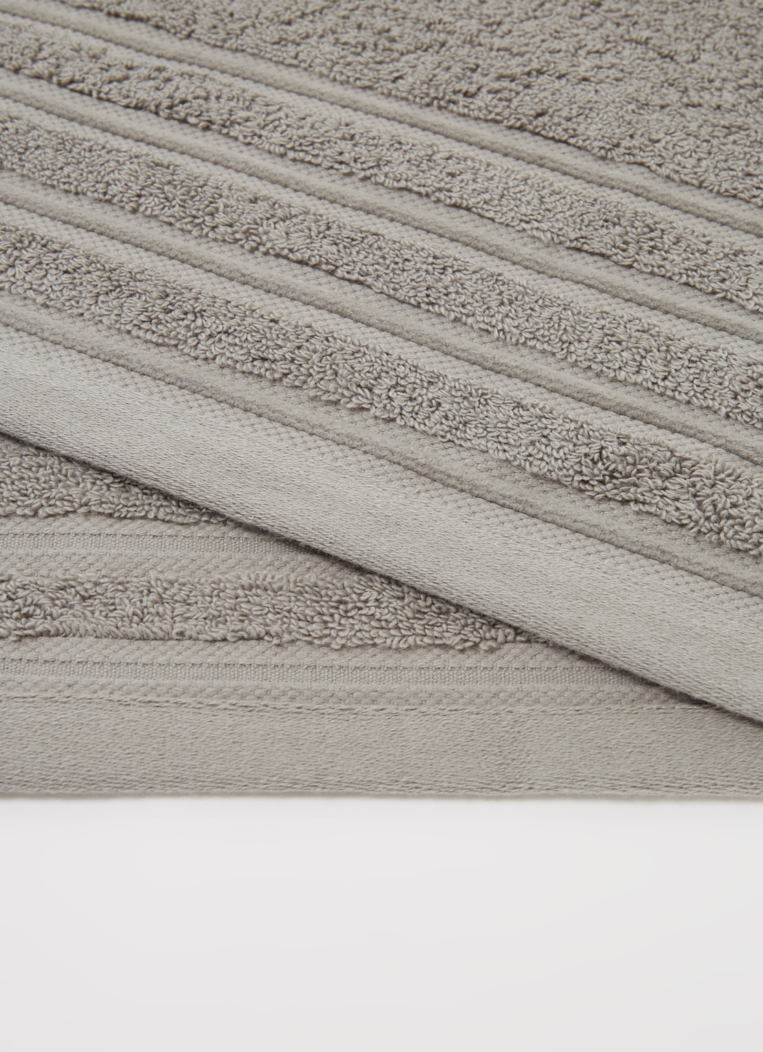 de Bijenkorf Home Evolution badlaken - 580 gr/m2 - 70 x 140 cm - detail 3 lichtgroen