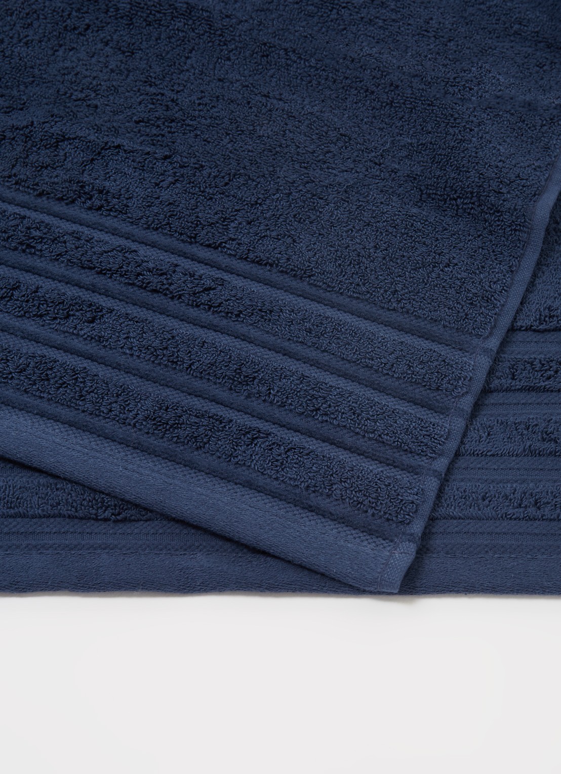 de Bijenkorf Home Evolution badlaken - 580 gr/m2 - 70 x 140 cm - detail 2 donkerblauw