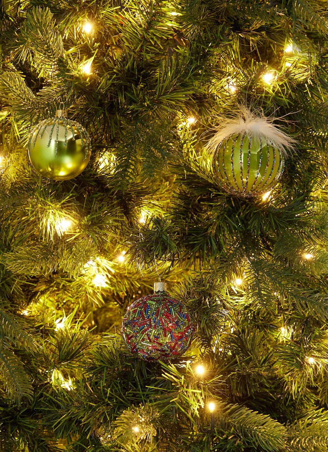 de Bijenkorf Home Hagel kerstbal 8 cm - voorkant 2 groen