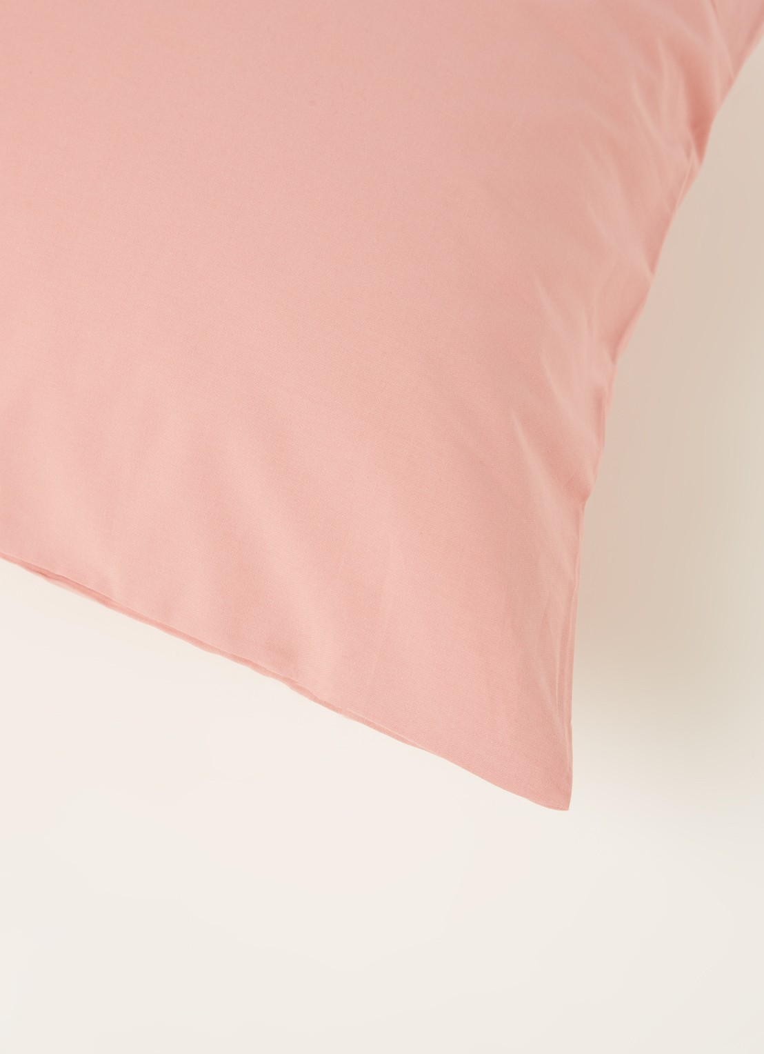 de Bijenkorf Home  kussensloop van  katoen 200TC in 2-pack - detail 3 oudroze