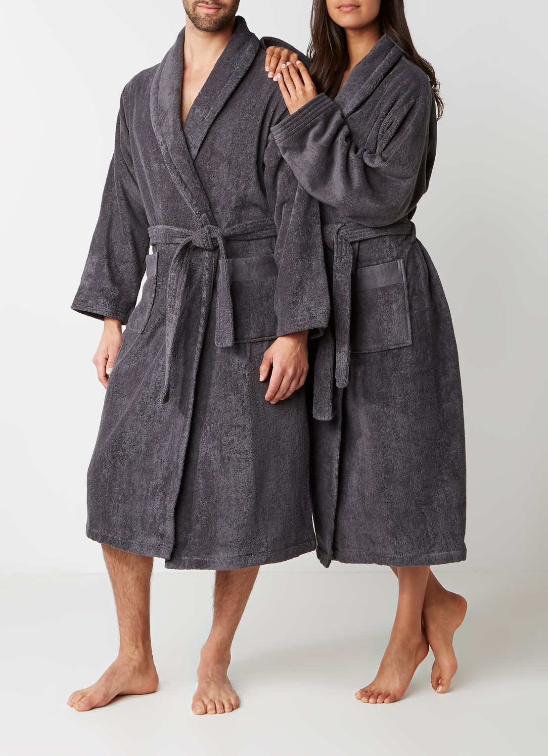 de Bijenkorf Home  Softness badjas van  katoen - unisex - voorkant 2 antraciet