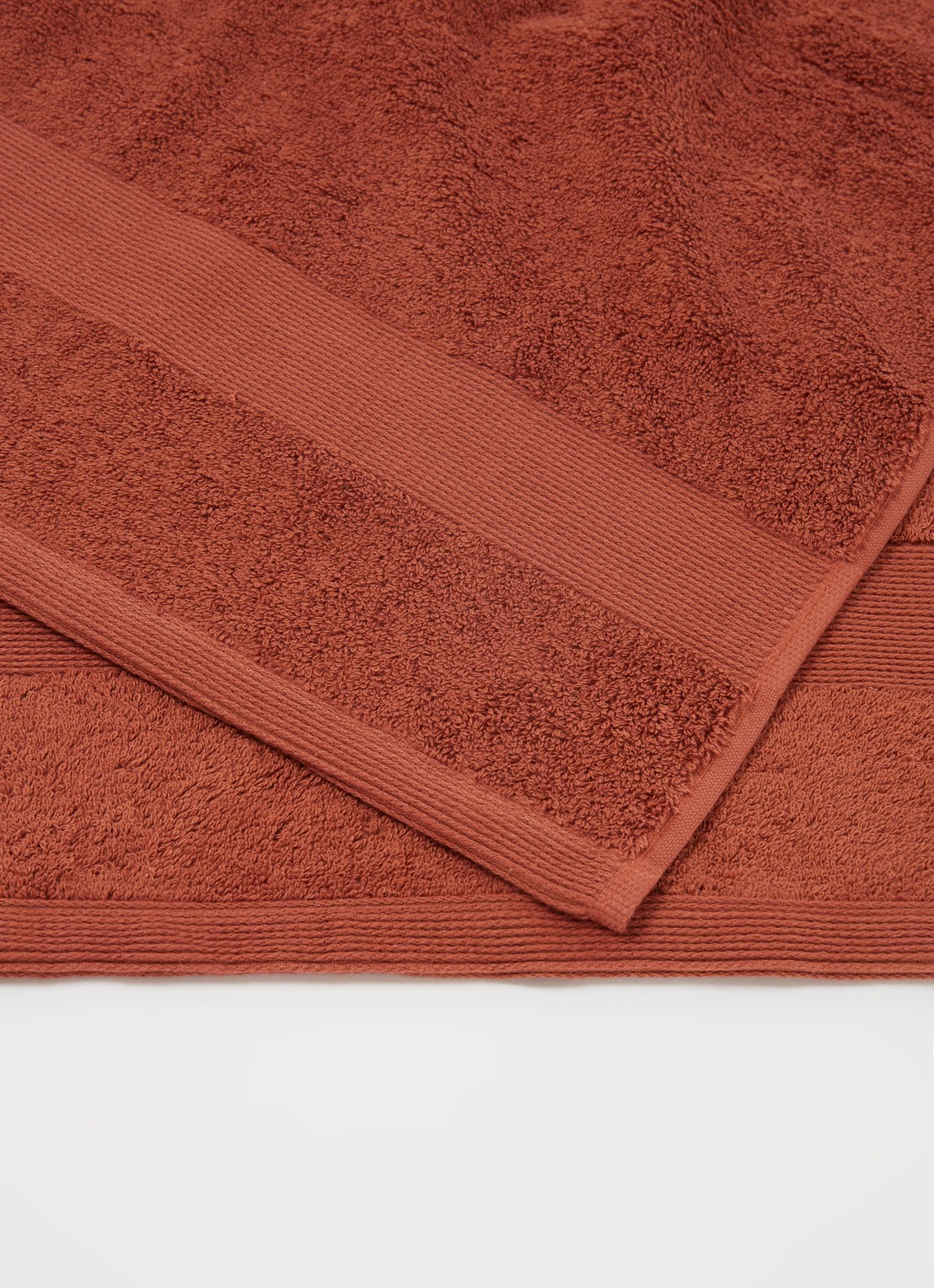 de Bijenkorf Home  Softness badlaken - 600 gr/m2 - 70 x 140 cm - detail 4 kastanjebruin