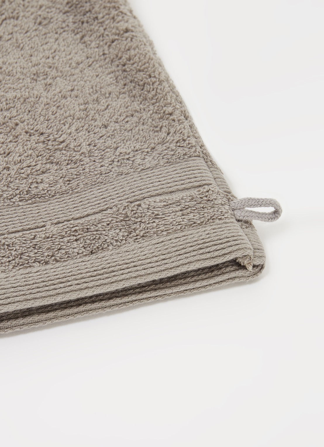 de Bijenkorf Home  Softness washand - 600 gr/m2 - 16 x 21 cm set van 2 - detail grijs