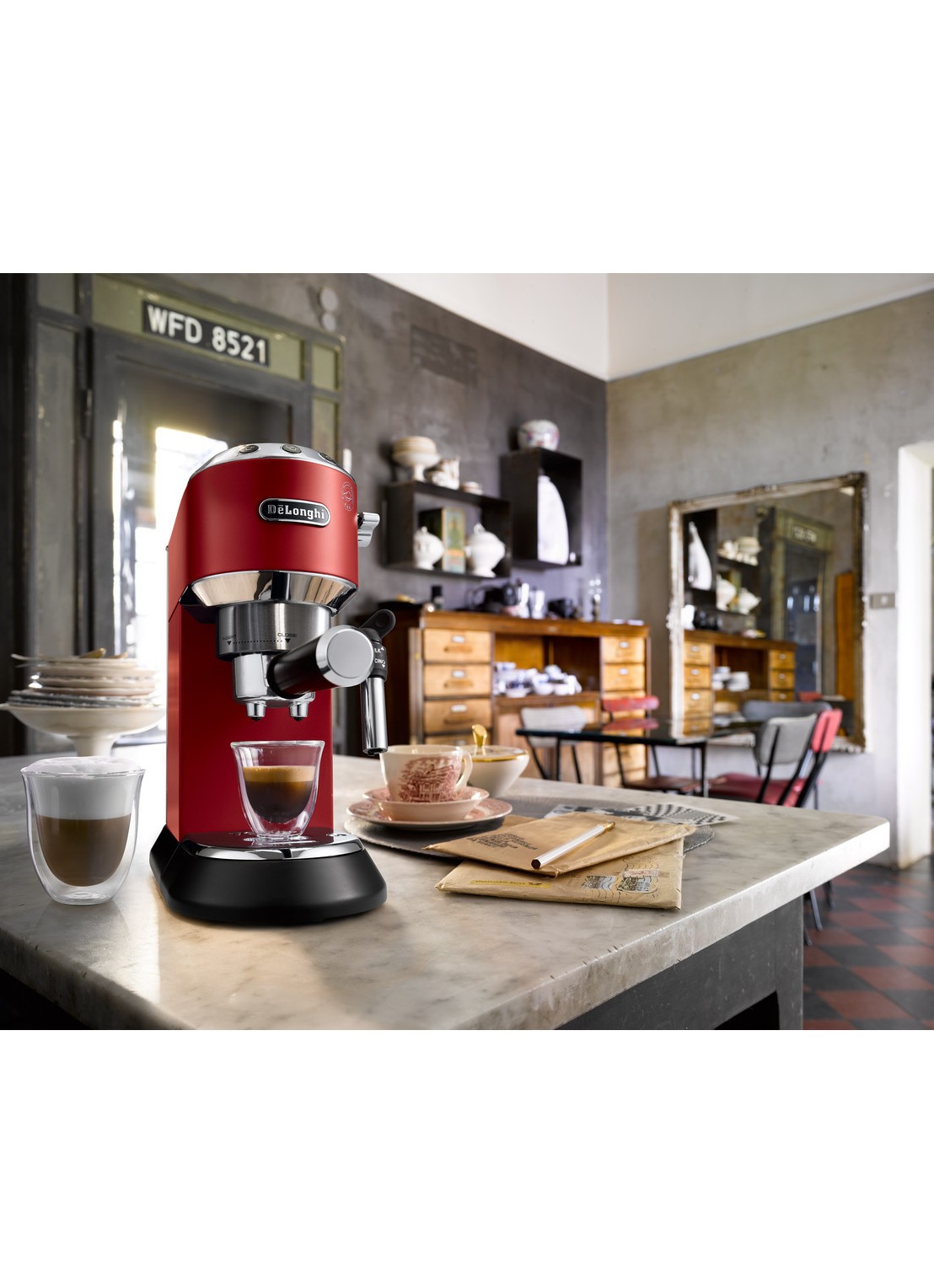 DeLonghi Dedica espressomachine EC685.R - voorkant 7 steenrood